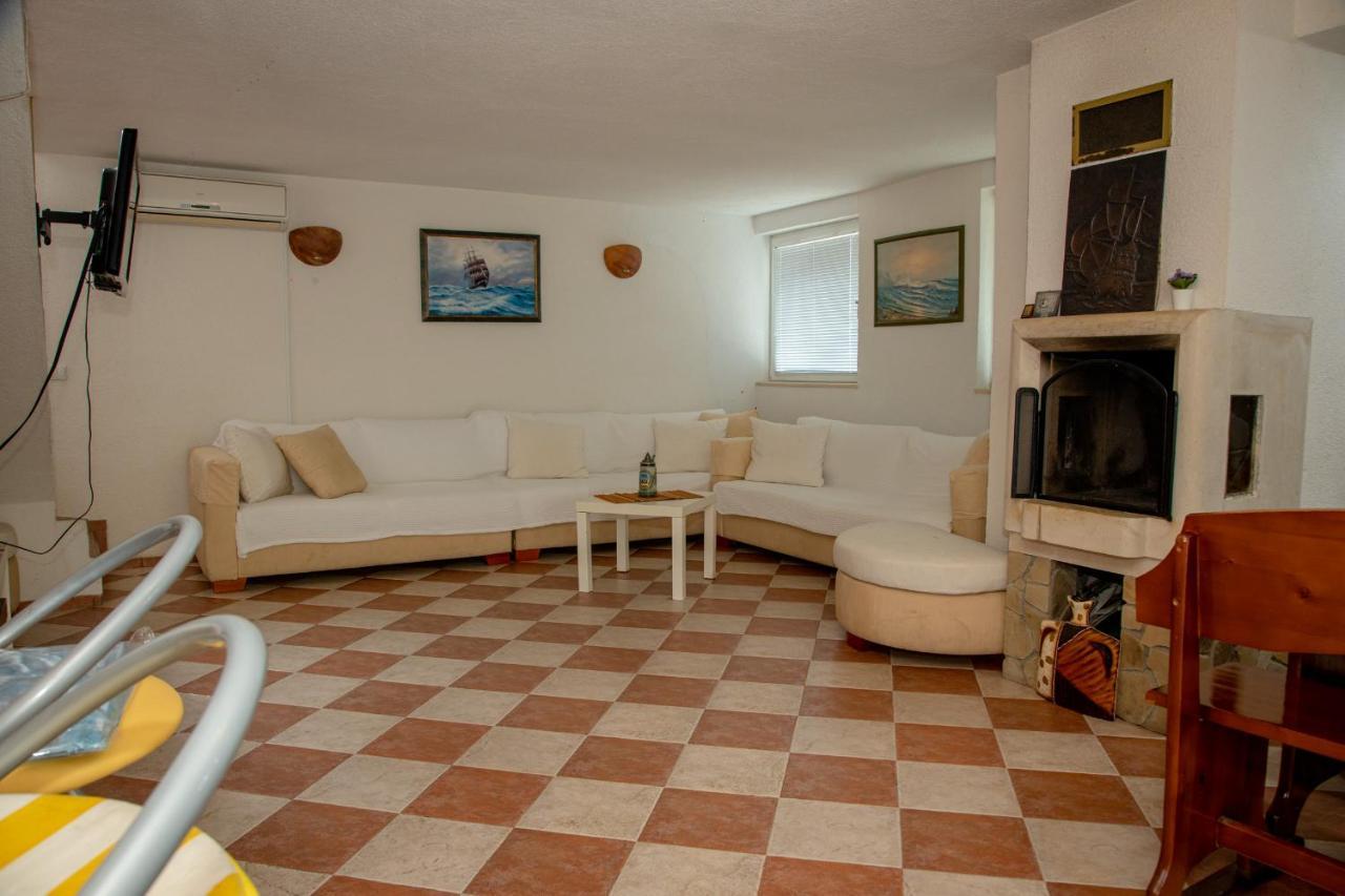 Villa Beni - 4 Bedroom Private House By Flаt Manаger Lozenets Eksteriør billede